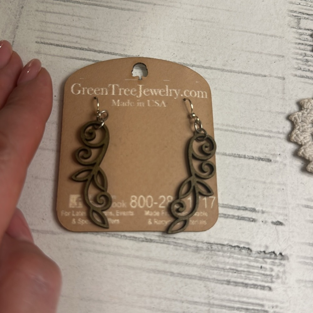 NWT Green Tree Jewelry Wood Earrings - Picture 5 of 7